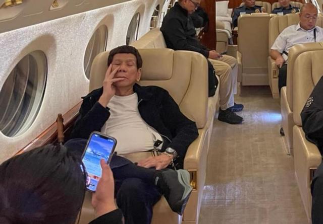 老杜被曝出狱后，马科斯像变了个人，只字不提反华，中方态度鲜明