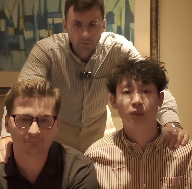 马库斯孤注一掷!刚把618张侵华照片给中国，转头订了日本的机票