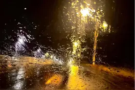 下雨天唯美句子，适合雨天发的朋友圈文案图片