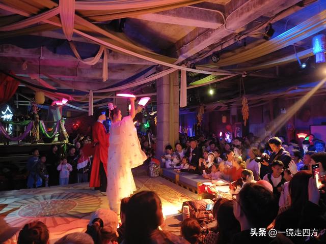 走进郑州中牟建业电影小镇，看各种特色表演，还能参与互动项目。