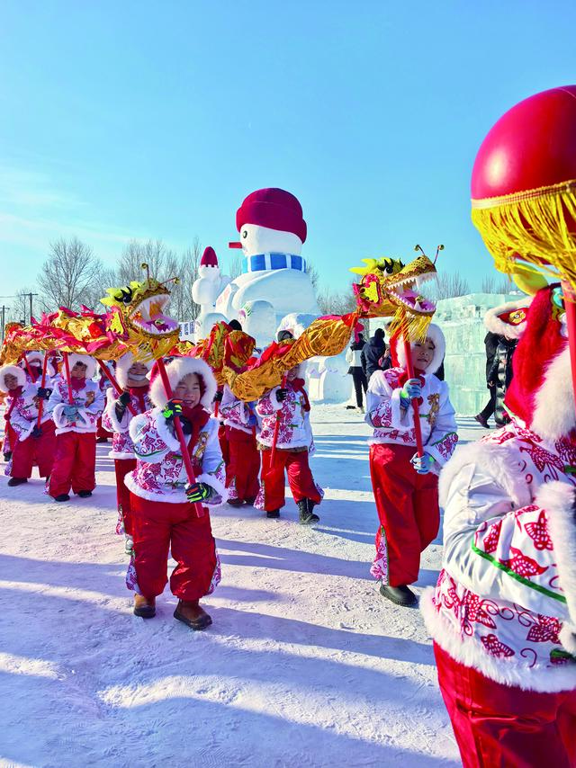 冰韵鹤城添新彩 万人共赴冰雪约 ——齐齐哈尔星河湾梦幻冰雪嘉年华启幕