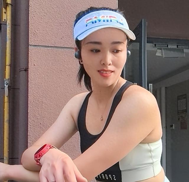 贵州跑圈“女神”李绍艳去世	，年仅30岁，多次在马路上逆行摆拍