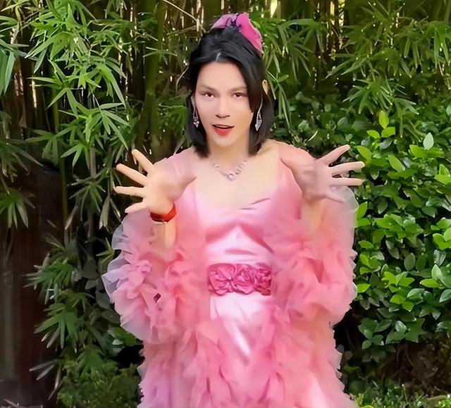 资本家的丑孩子收手吧！长得丑演戏烂，爹妈捧不红 别来祸祸观众了