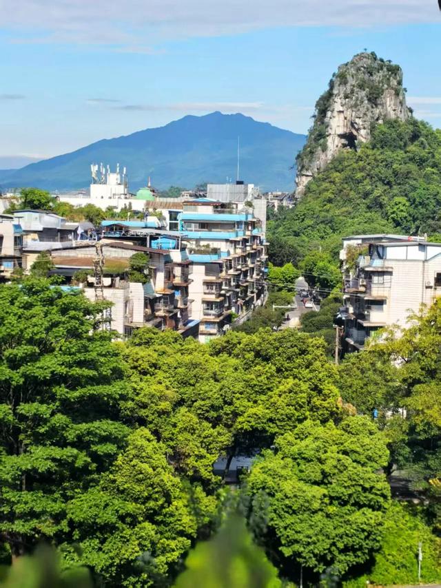 桂林：登峰尽赏满城秋！