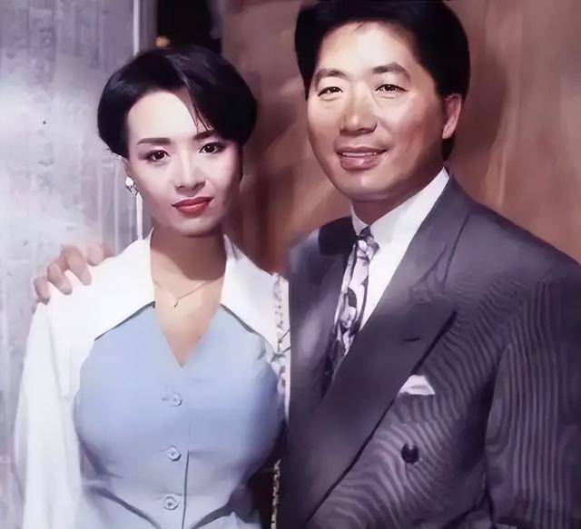 她被称为“香港第一波霸”，与男友同居26年，没想到如今竟成这样