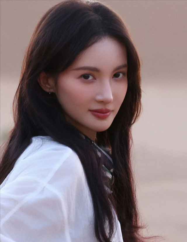 这下麻烦大了！不到24小时，金晨接连传来2大噩耗	，个个戳心窝