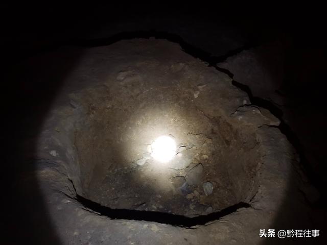 探险贵州深山原始溶洞，遇见一个躲匪洞、一座红军坟