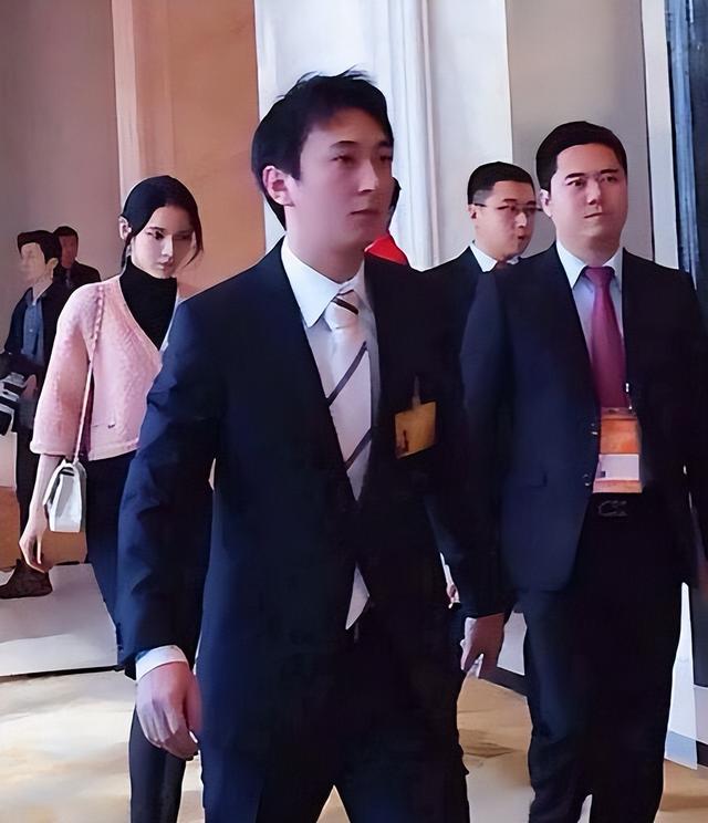 陪睡陪玩只是冰山一角,万达蒸发800亿后，官媒曝光王思聪真实现状