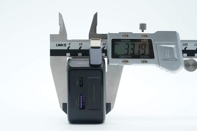 绿联 60W 伸缩线车载快充评测：全协议覆盖，手机平板都能 “喂饱”