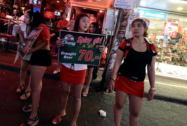 泰国发达旅游业的灰色产业链，深受白人“乞丐”欢迎