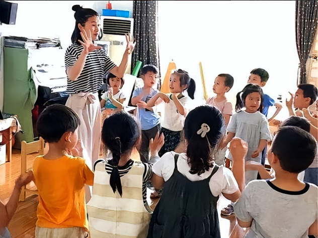 幼儿园全免费政策一发布，幼教市场瞬间“变天”！动了谁的蛋糕？