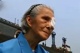 16岁到93岁！老太独坐江边等丈夫77年，哭瞎一只眼，终于了结遗憾图片