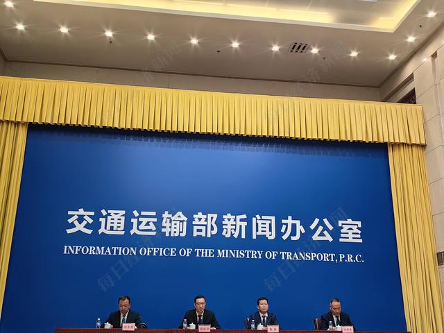 一天连收四条噩耗，特朗普彻底暴怒？要对中国所有商品征100%关税