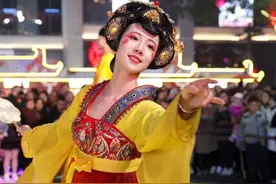 “90后”仙女降临大唐，西安“不倒翁小姐姐”一夜爆火！图片