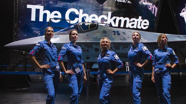 “阵风”惨败歼-10C，美国失算，阿联酋拒交保护费，或购歼-35？