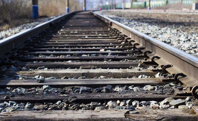 火车铁轨都换成混凝土枕木了，为何武汉长江大桥还在用木质轨枕？