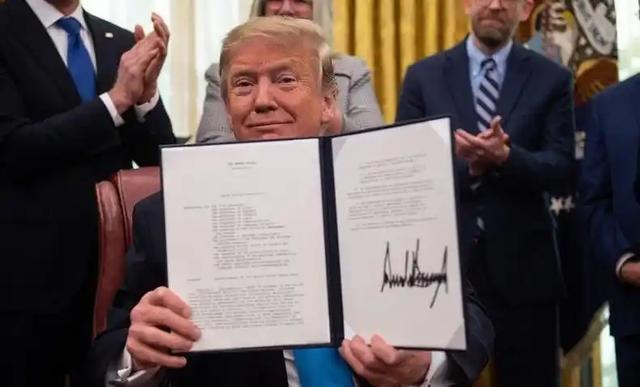 特朗普向全球发出通牒：180天内必须对中国动手	，不配合就加税