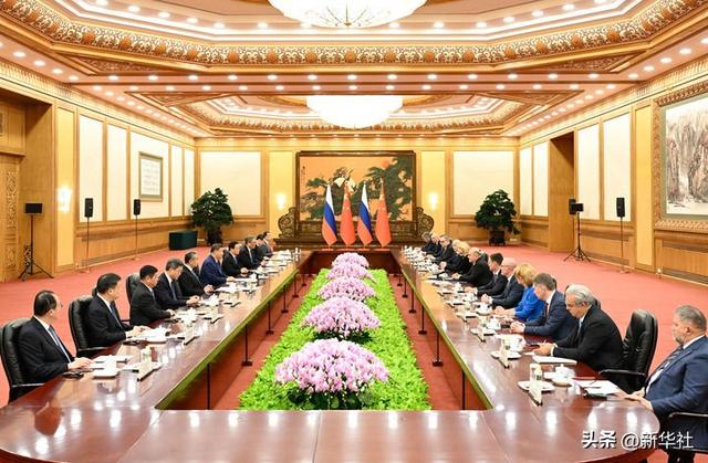 习近平会见俄罗斯总理米舒斯京