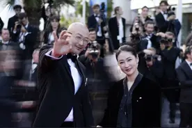 懵了！又看到梁静管虎合体秀恩爱了，看来又是一出破镜重圆的好戏图片