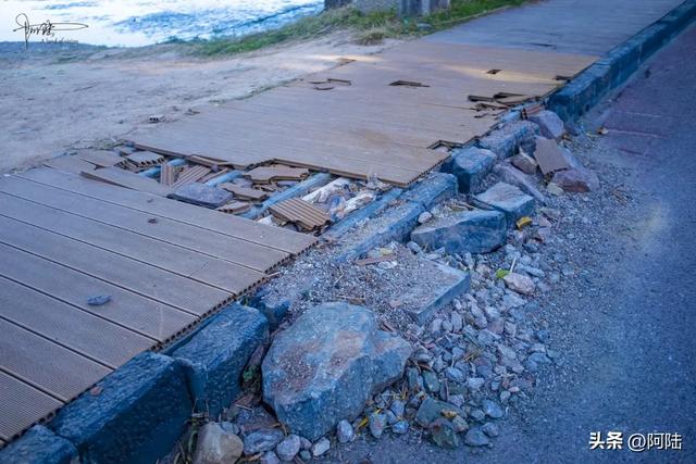 隐藏在洱海边的野营地很多,下关浅滩的土坝就挺有意思,游客罕至