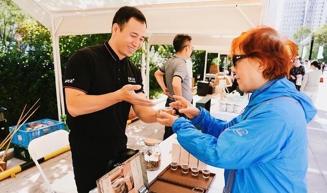 日本游客大量涌入北京！以旅游为借口，不去旅游品尝美食，为啥？