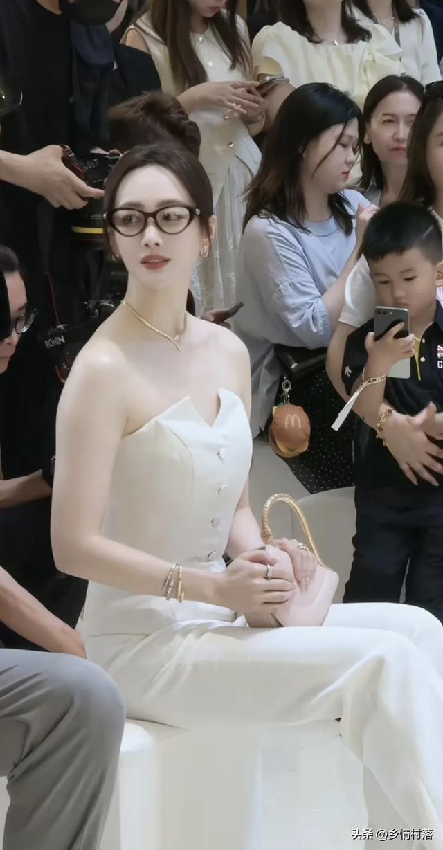 最美司理理，庆余年第一美人，居然这么高，皮肤好白啊