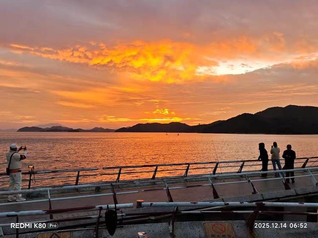 到沙头角看海上日出