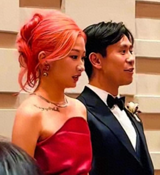 牛鬼蛇神现原形！刘欢女儿大婚不到24小时，恶心的一幕出现了