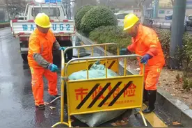 郑州城管积极应对本轮低温雨雪大风天气图片