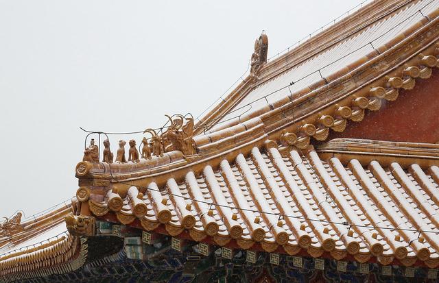 京城初雪拂过紫禁城的每一个角落 故宫红墙金瓦变身童话仙境