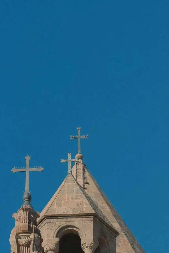 人均卡戴珊，这个忧伤又美丽的小国让我念念不忘