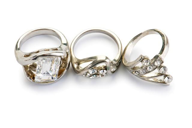 钻石价格与黄金白银差距巨大	，归根结底，它不是一种投资的资产