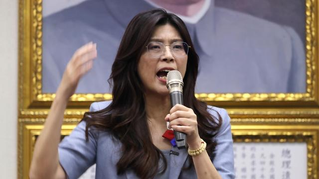 解放军进台海，不到24小时	，马英九开始追责，郑丽文摊牌两岸关系