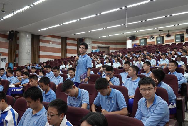 科普进校园 | 四川省通信学会举办“AI守护校园：智能科技与可持续发展”主题公益讲座