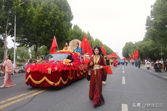 湖北：云梦国庆大巡游 楚韵风华映盛世 祥云欢歌庆华诞