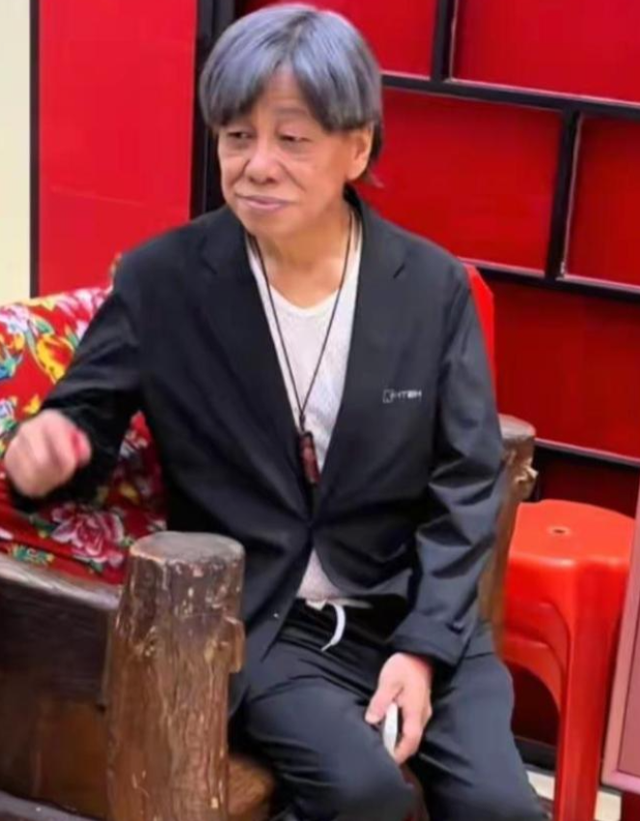 怒撕遮羞布！梁小龙死因被推翻,陈光标公布去世真相,并非因病去世