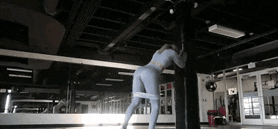 练臀无效？立刻停止这3个“毁臀”动作！把深蹲、臀桥、后踢做对