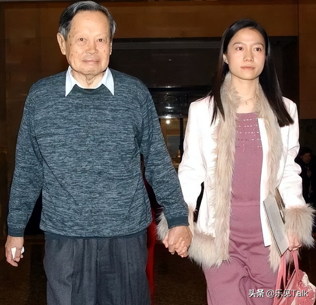 杨振宁家庭曝光：和前妻三个儿女 无人继承物理学，与翁帆关系很好