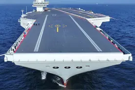 3艘航母、4艘两攻、52艘驱逐舰，2025年的中国海军究竟有多强大？图片