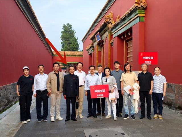受邀观礼九三阅兵的8位明星，个个口碑好，这才是我们该追的明星