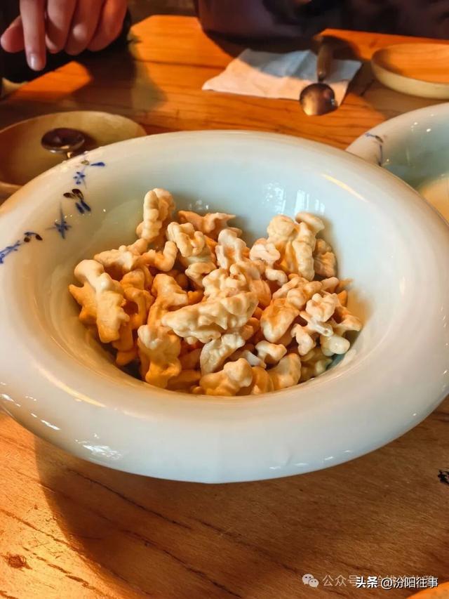 汾阳往事｜汾阳一日，踩着贾樟柯的镜头，走进电影里的故乡