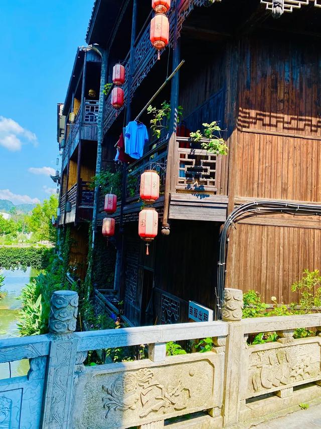 边城印象:一口吃三省 三地闻鸡鸣!