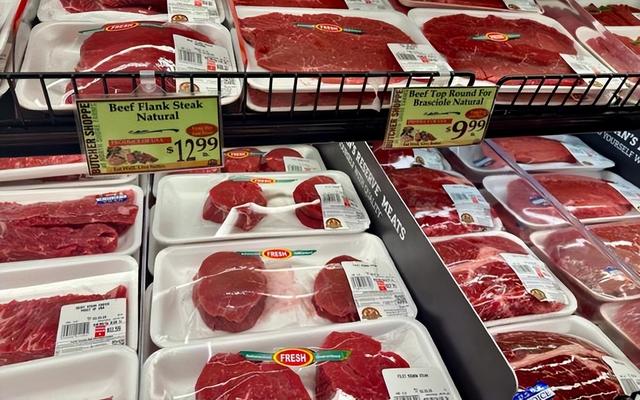 特朗普呼吁降牛肉价遭拒！美牛存栏75年来最低，突显供应链危机