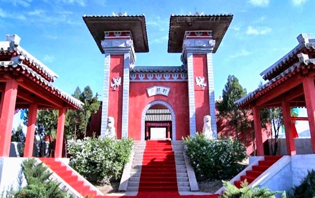 比香山更壮观！央视都来打卡，这片枫叶林美成火焰山，停车还免费