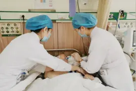 脑干出血后睁眼昏迷，当初倾家荡产的抢救，值还是不值？图片