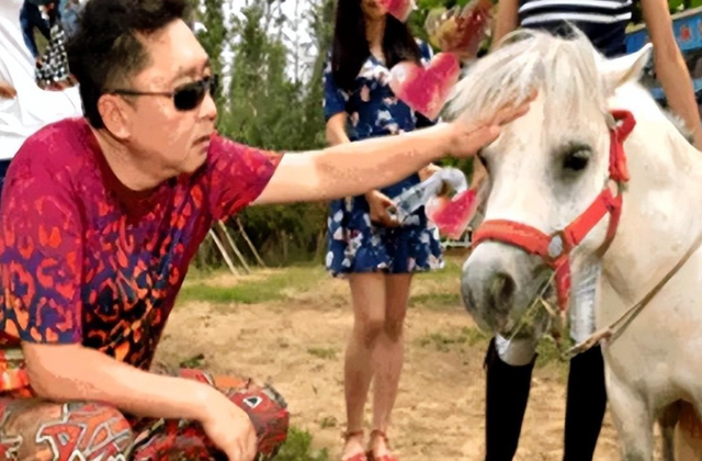 不扒不知道一扒吓一跳！北京60亩马场只是小意思，于谦到底有多壕