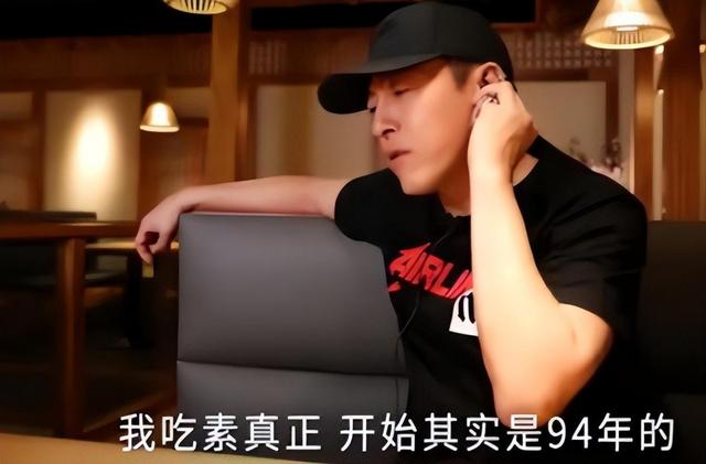 夫妻俩为了不变老，坚持31年不吃肉不生子，如今59岁近照不敢认