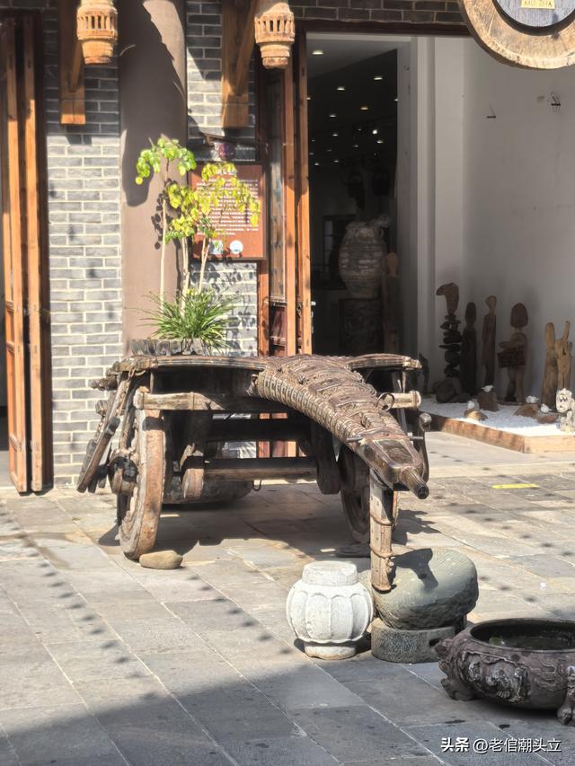 冬天的早上 晒着太阳从大观楼徒步到西山茶马花街 是什么样的感受？