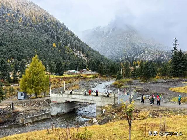 甲依拉措 ：一场白雪与彩林的盛宴