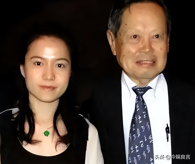 演都不演了？杨振宁去世仅4天，恶心的事就发生了，还不止一件！